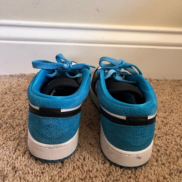 Air Jordan 1 Retro Low OG - Black and Dark Powder Blue - Picture 4 of 4